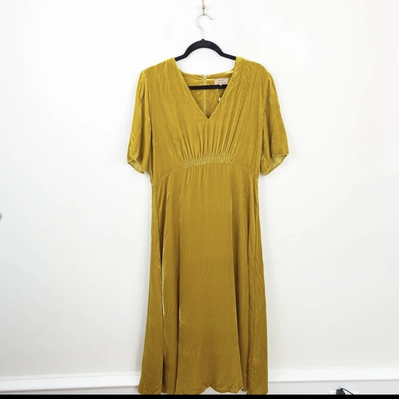 NWT Anthropologie x Katchel Velvet Midi - Picture 4 of 9